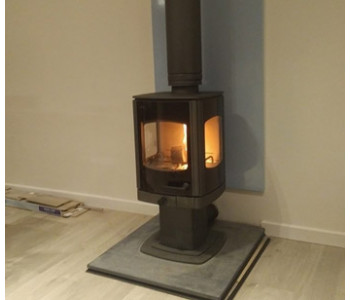 Charnwood Tor Pico Woodburner in Gun Metal - with a thermally insulated twin wall chimney system also in Gun Metal, internally with Riven slate hearth and Vlaze heatshield in Duck Egg
